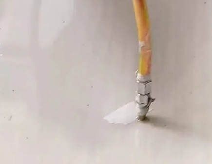 顺德瓷砖空鼓维修公司专业解答在瓷砖铺贴过程中，如果使用的砂料过粗（如全部使用了粗砂），可能会导致以下问题